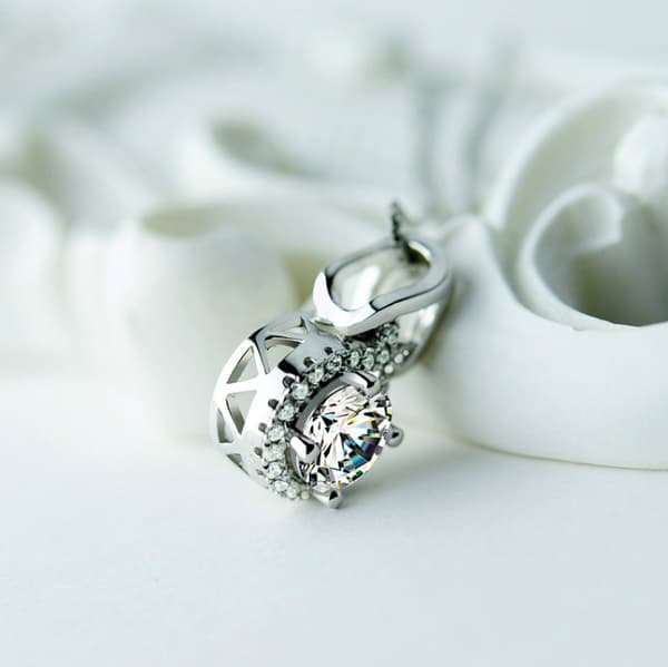 Vackert halsband - silver strass