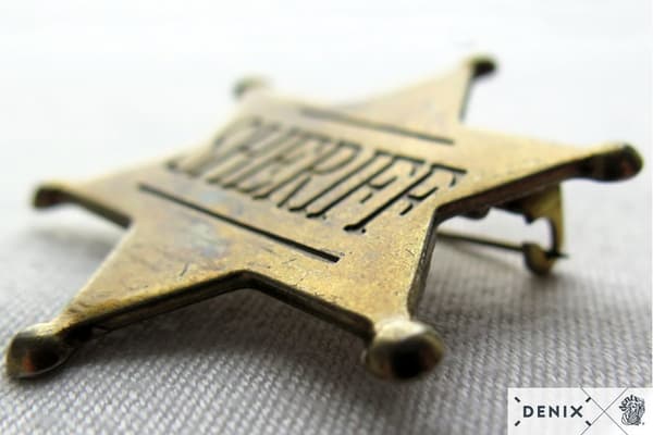 REPLIKA AV SHERIFF BRICKA