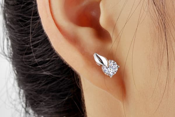 Vackra örhängen med strasskristaller - silver