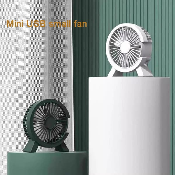 Kompakt 3-trins elektrisk skrivebordsventilator.