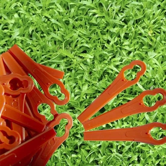 Sladdlös gräsklippare med 100 blad och plastblad.