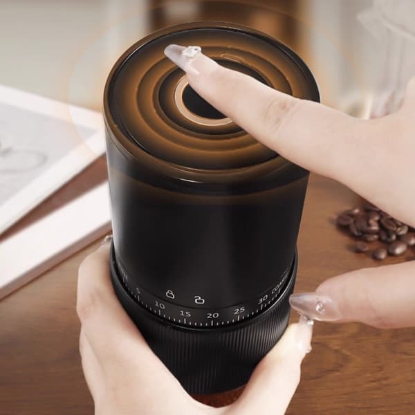 smart home kaffekværn, Den drives af USB-C og har et robust og holdbart rustfrit stålhus