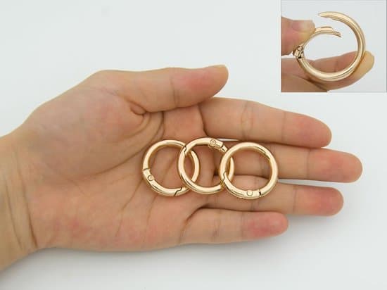 10 guldfärgade fjäderringar - 19mm - karbinhake