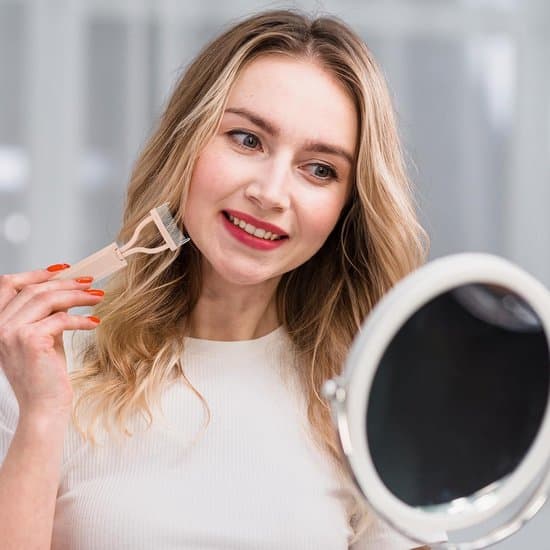 Sæt med 2 øjenvippekamme til perfekt øjenvippedefinition - Tilbehør til øjenmakeup