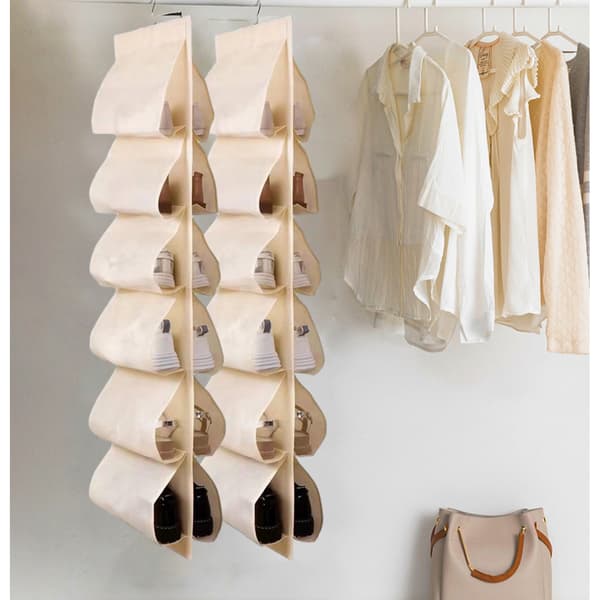 Beige taskullinen ripustettava kenkäteline pyörivällä koukulla vaatekaappiin