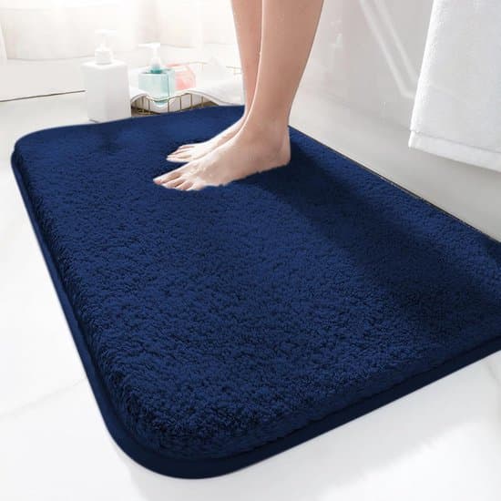 Rektangulær bademåtte, 60 x 90 cm, marineblå, skridsikker, blød, absorberende, mikrofibermateriale, egnet til badeværelsesbrug.