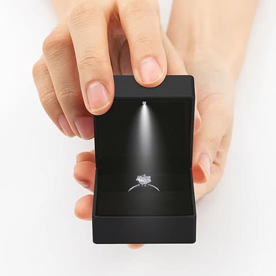 2-delt LED-belyst romantisk ring-/smykkeskrin - Sort