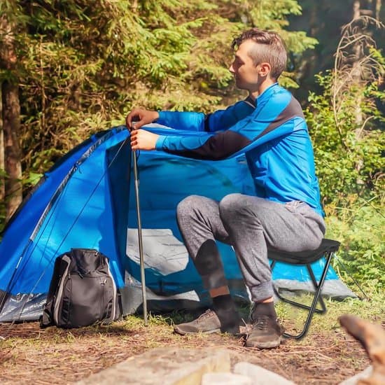 Bärbar hopfällbar campingpall - Svart