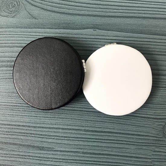 Makeupspejl - Dobbeltsidet håndtaskespejl - 8 cm i diameter