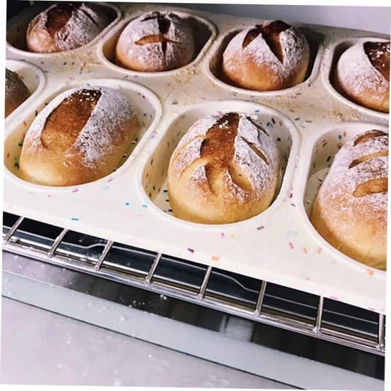 Färgglad prickig silikonmuffinsform med 8 hål