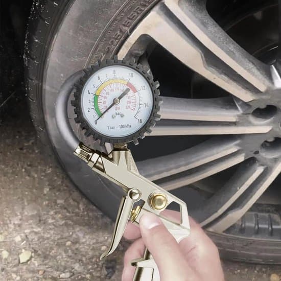 Däcktrycksmätare med pump - Däcktrycksmätare - Däckpump - 3-i-1-funktion - 0-220 PSI - Silver