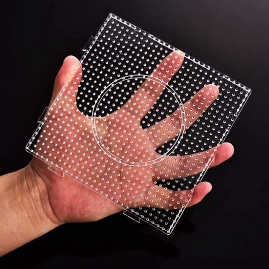 Et sæt med 4 store gennemsigtige perforerede paneler (5 mm)