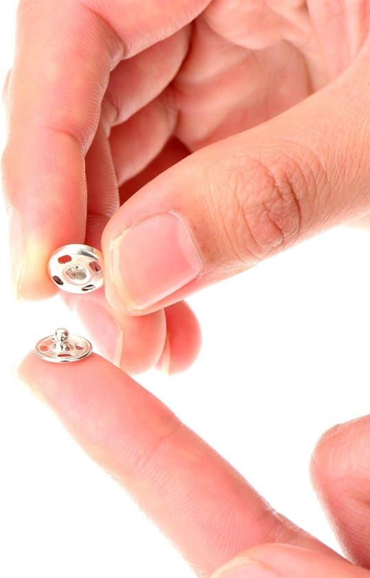 100-styks 1 cm sorte/hvide syknapper til håndværk/dekoration