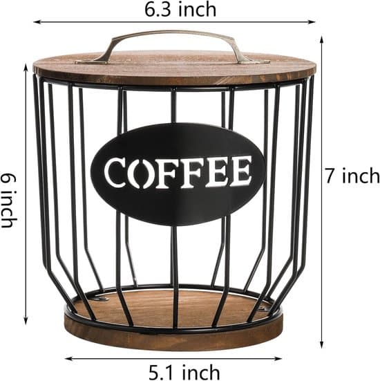 Kaffekapselorganizer med låg, retro træbase og sort trådkurv