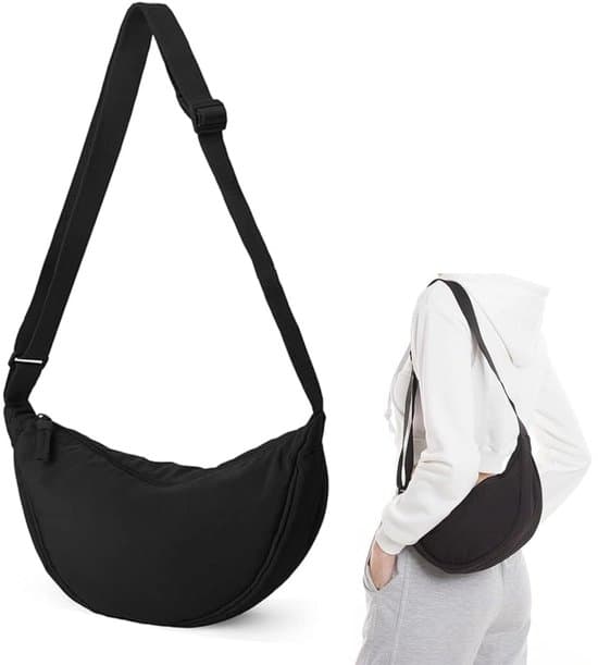 Fluffig halvmåneformad \"Dumpling\" Axel-/Crossbodyväska - Off-White