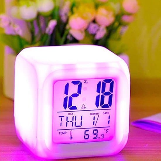 Digital väckarklocka - LED sovrumsklocka med 7 färger