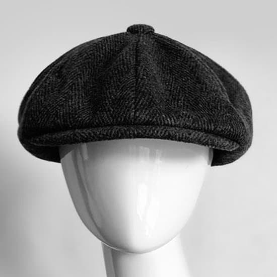 Baret, ottekantet herrehat, malerhat, sixpence, efterår/vinter, sort.