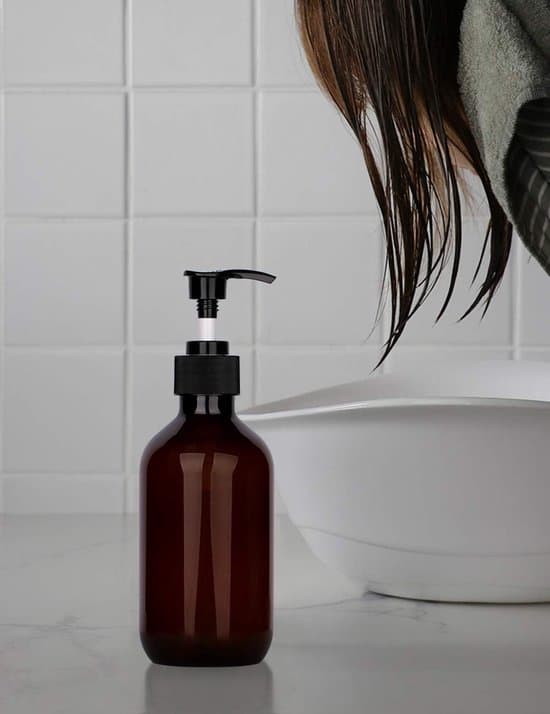 4-pack 300 ml bruna PET påfyllningsbara pumpflaskor för tvål och schampo
