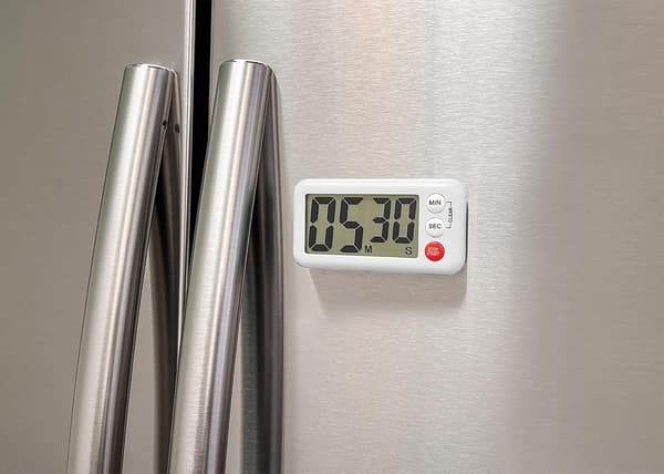 Hvid magnetisk digital klasseværelsestimer.