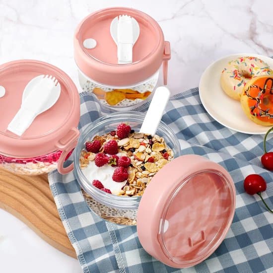 Fire lyserøde plastikglas til overnight oats, 591 ml med låg og ske