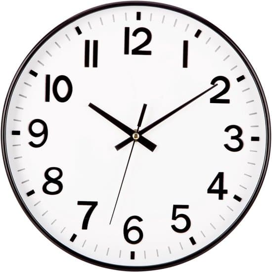 Modern minimalistisk väggklocka i trä (vit + svart, 24,5 cm)