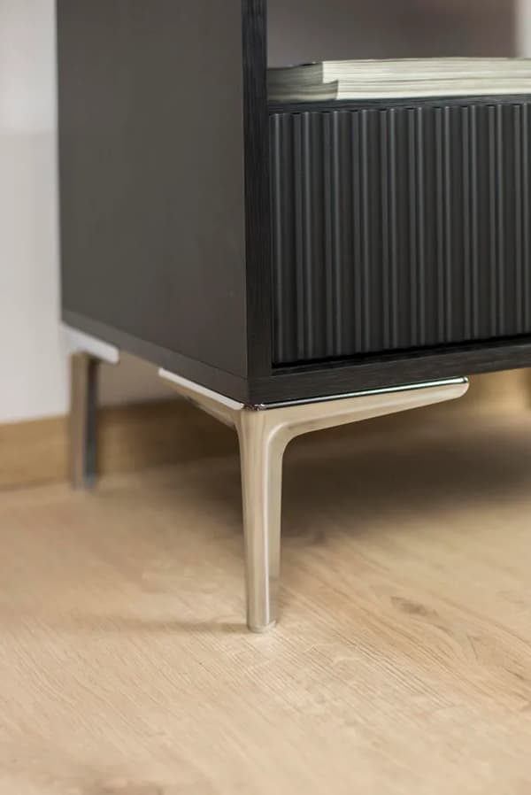 Et sæt med fire møbelben, elegant sølvforkromning, 12 cm.