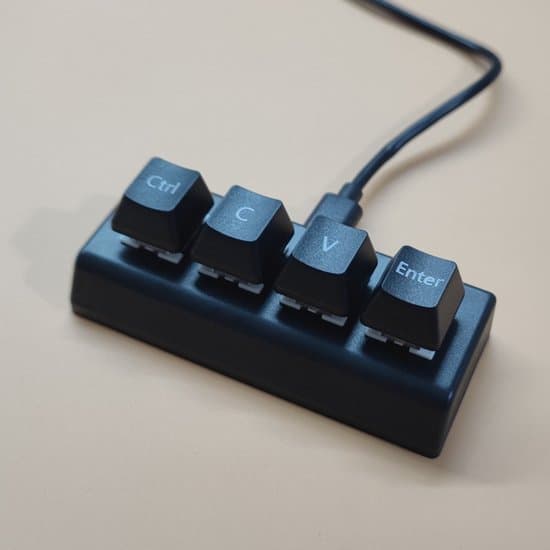 Mini mekanisk USB-tastatur, 4 røde kontakter, Ctrl, C, V, Enter-taster - sort