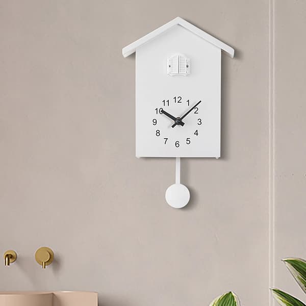 Fågelhusdesign väggklocka med timslag, batteridriven, vit
