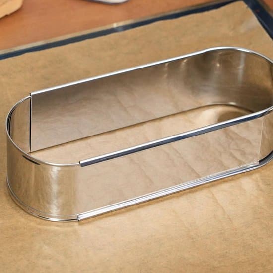 Justerbar oval bageform i rustfrit stål til marengs og kager (27 til 42,5 cm)