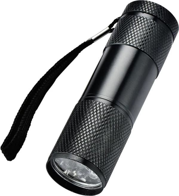 6 kpl UV-mustavalolamppuja, 9 kpl LED-taskulamppuja, ulkotaskulamppuja jne.