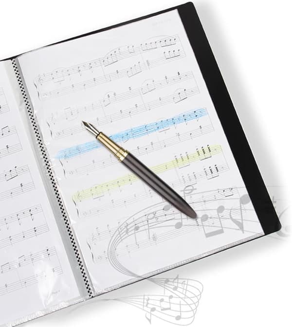 Hvid guitar nodebind, A4-størrelse, med 12 H1 nodepapirclips (sort).