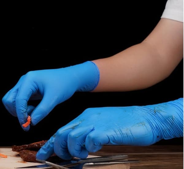 Blå nitril engångshandskar, puderfria, storlek M, 100 handskar per förpackning