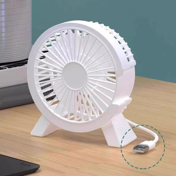 Kompakt 3-trins elektrisk skrivebordsventilator.
