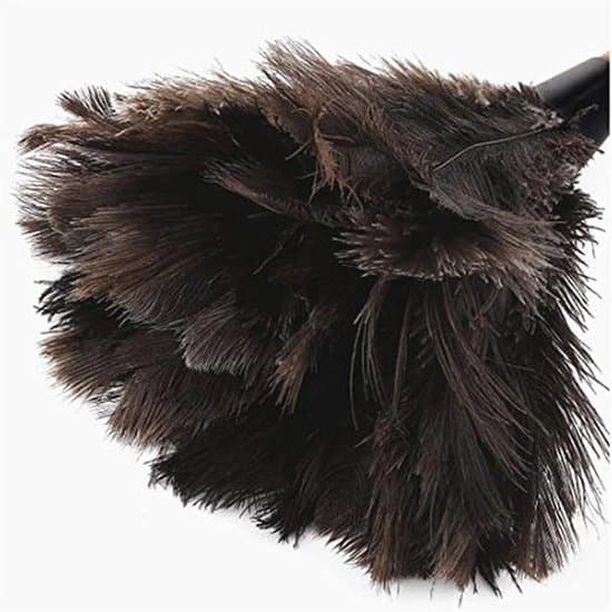 Bambuvarrella varustettu strutsinsulkahuiskutin - 32cm