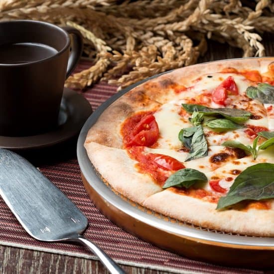 2-delt sølv 20 cm perforerede aluminiums pizzabageforme og -stativer