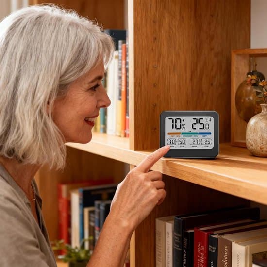 Digitalt termometer og hygrometer - klimamonitor - stort farvedisplay - 9,3 x 7,3 x 1,9 cm - hvid
