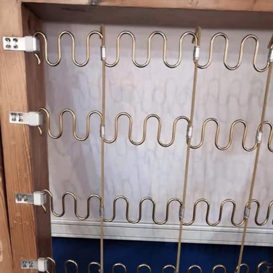 32 metallsoffafjäderklämmor för möbelreparation och utbyte.