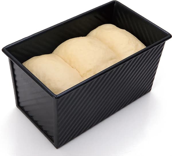 To toastbrødsforme med låg