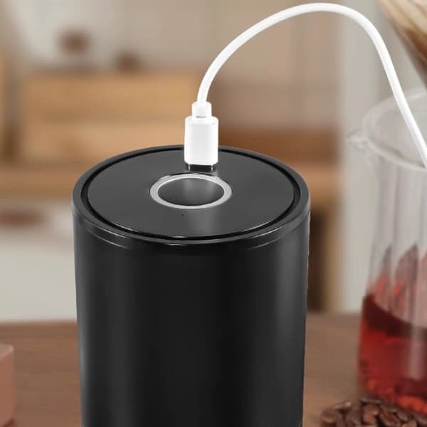 smart home kaffekværn, Den drives af USB-C og har et robust og holdbart rustfrit stålhus