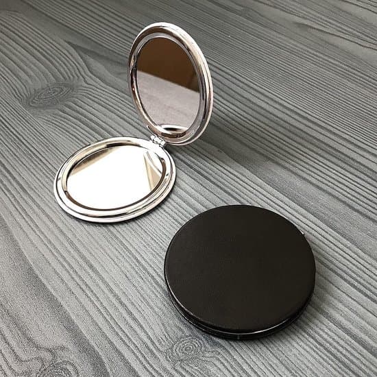 Makeupspejl - Dobbeltsidet håndtaskespejl - 8 cm i diameter