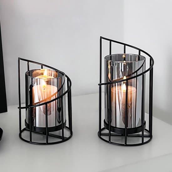 Sæt med 2 sorte metallanterner med glasylinder til bloklys