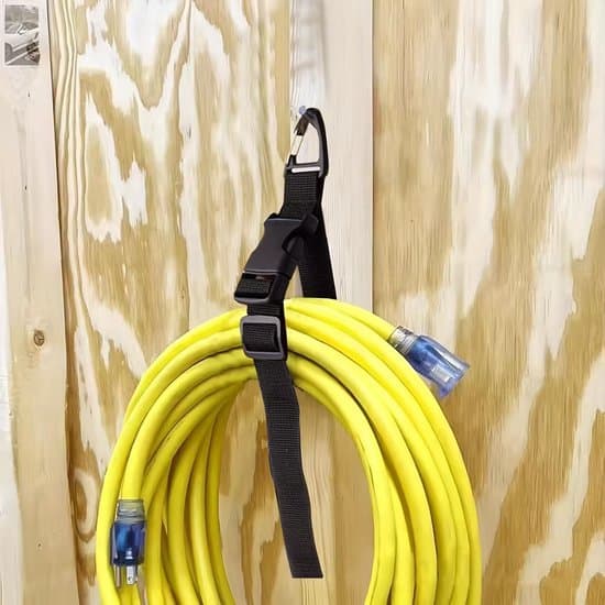 6-pack hängande förlängningssladd och kabelorganisatörer med triangulära klämmor