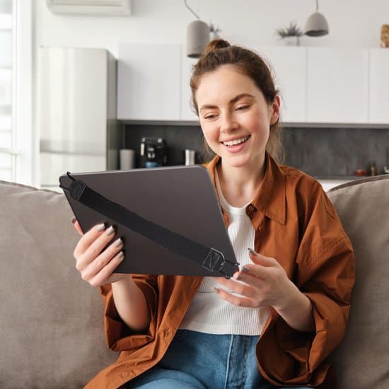 2-delt elastisk tablet håndledsrem, faldbeskyttelseshåndtag, 20 cm, til 10,5-tommer tablets, e-læsere - Grå