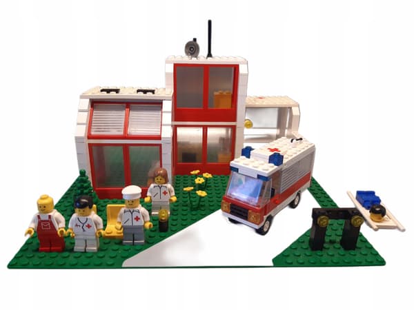 LEGO 6380 Emergency Treatment Centre