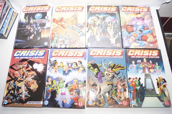 Crisis on Infinite Earths Box Set COMICS