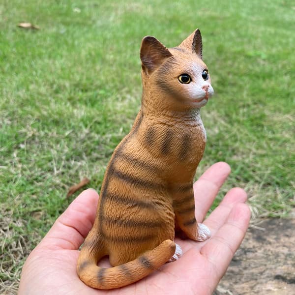A PRECISE PLASTIC MODEL OF A CAT – A DECORATIVE ITEM AND EDUCATIONAL TOY