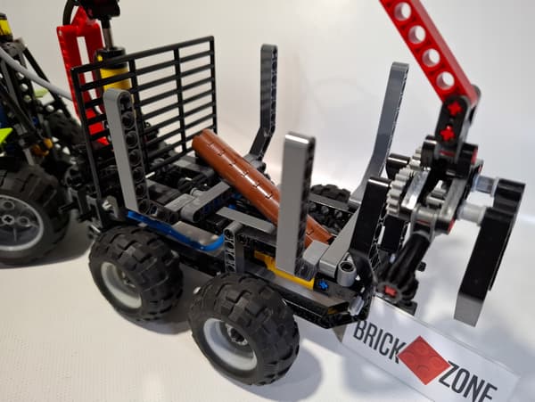 LEGO Technic: 8049 – Log Loader Tractor