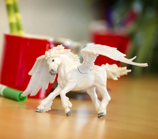 SAFARI LTD PEGASUS FIGURINE 800729