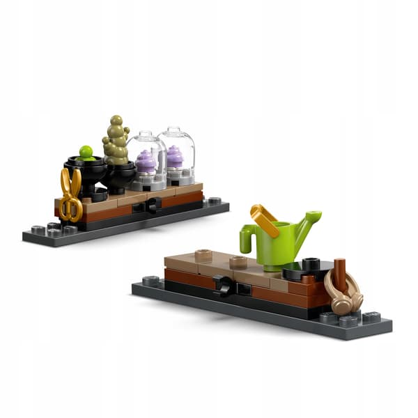 LEGO Harry Potter Hogwarts Castle: Herbology Class 76445