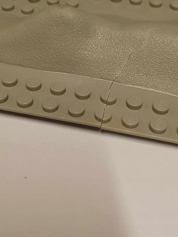 190A17. LEGO thin building plate 32x32, damaged, 3D, 3947